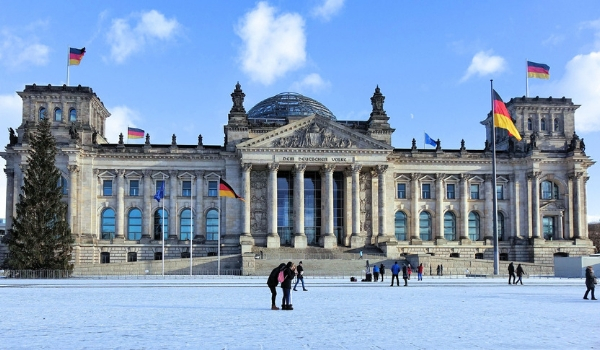 accessible-city-breaks-accessible-holidays-enable-holidays-find-the-winter-city-break-for-you-accessible-city-break-destinations-winter-berlin-accessible-berlin-snow-reichstag